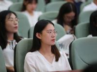 一睹“最美教师”事迹报告会上的高颜值们