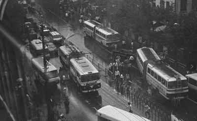 坐上长长的“大通道”公交，带你“穿越”回老青岛