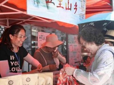 青岛这个区启动东西扶贫消费月活动，小长假来这里可以买到西部地区特色产品