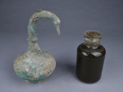 出土青铜壶内有6斤西汉药酒，专家：重金属超标不能喝