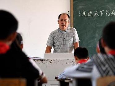 部分地方中小学教师男女比例严重失衡：招男老师为啥难？