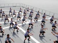 海上体能还能这么练 一起看舰艇兵的花式健身