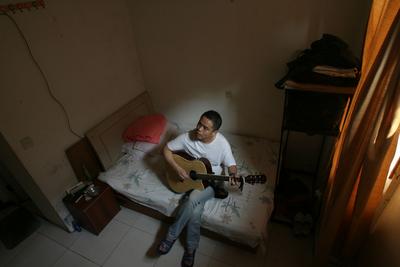 流浪歌手 生活的不易都在歌里