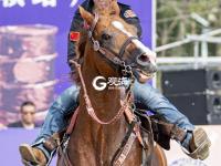 女版牛仔有点忙，身姿挺拔美又飒