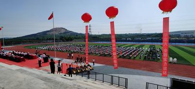 10名院士及90名教授作为校外兼职辅导员，国科大（青岛）附属学校开学
