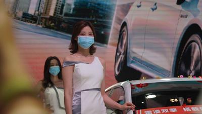 车展开幕了，一起来看车模小姐姐们