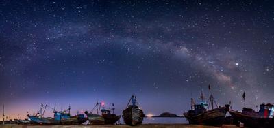 屏保级大片！田横岛上空的银河……