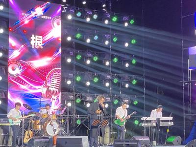 音乐成海：石老人沙滩音乐季举办“梦回青岛 心系崂山”主题晚会 