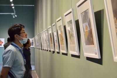 水粉、油画、素描荟萃，青岛六中师生办画展，近170幅画作展出十天