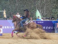 女版牛仔有点忙，身姿挺拔美又飒