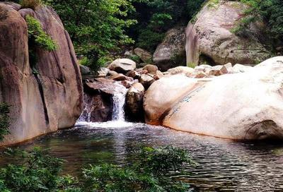 崂山北九水水位上涨，瀑布群景观壮美，速来赏景！