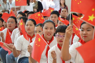 一起歌唱美好的祖国，青岛第二实验初中举行合唱比赛迎接国庆佳节