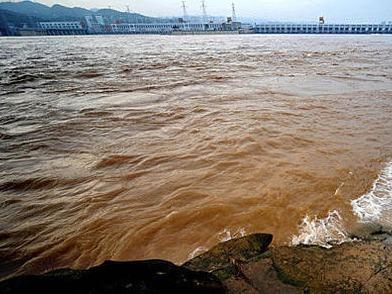 新一轮强降雨将影响多地，部分中小河流可能发生超警洪水