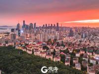 似火晚霞点亮青岛，城市上演震撼大片