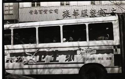 坐上长长的“大通道”公交，带你“穿越”回老青岛