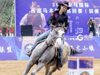 女版牛仔有点忙，身姿挺拔美又飒