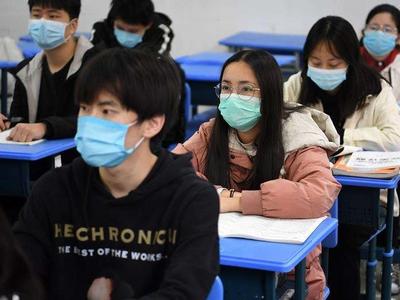 高校学生如何正确理解“非必要不出校”？听听专家怎么说