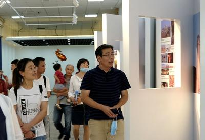 中车四方“大国工匠”做客上合国际客厅！青岛晚报“游大青岛·看新变化”再启动