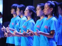 看不见的世界，听得见的歌声，青岛市盲校全体师生用歌声迎接祖国七十一华诞