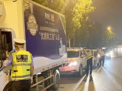 醉司机半路“解雇”代驾自己开车！青岛交警通报两起酒驾醉驾违法案例