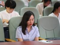 一睹“最美教师”事迹报告会上的高颜值们