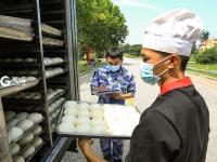 军营“粮草官”拍了拍你的肚皮，并对你说...