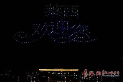 莱西：炫酷！青岛航空科技职业学院300架无人机夜空秀表演超吸睛