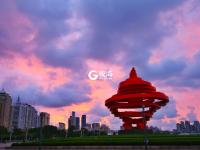 早起的人有景看，殷红的朝霞浸染了天空