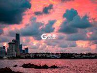 早起的人有景看，殷红的朝霞浸染了天空