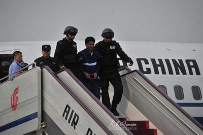 香港警方拘捕两名男子，涉嫌去年11月11日袭击内地游客一案