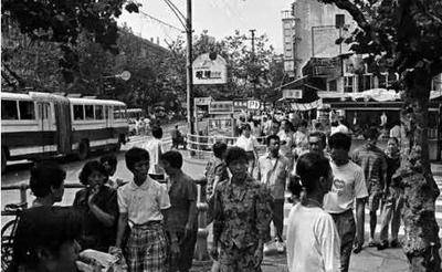 坐上长长的“大通道”公交，带你“穿越”回老青岛