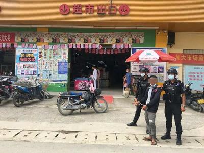 男子在自家后院准备送4人偷越国境，被瑞丽公安抓获