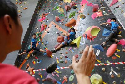 飞檐走壁蜘蛛侠，攀岩小将们的极限运动