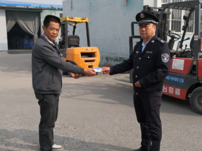 没有它就不能上路！即墨向非道路移动机械发放环保“身份证”