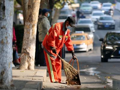 这抹橙色最动人！致敬城市环境的守护者