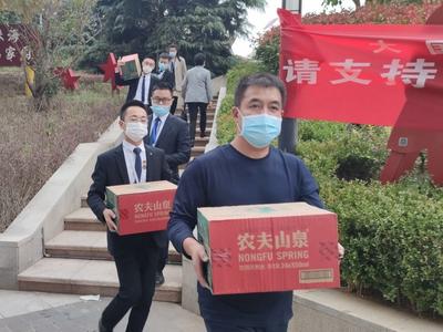 一个街道检测点工作的5个感人瞬间