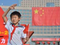国旗笑脸相映红