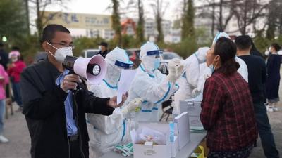 市北敦化路街道检测点：不知名居民送去食物和水