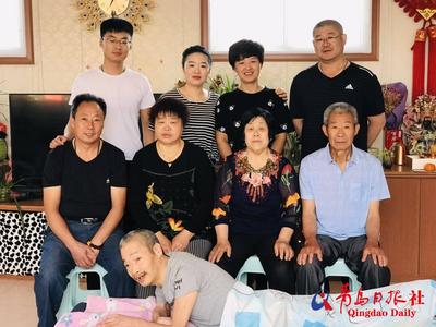 悉心照料瘫痪叔伯，平度李园街道西河洼村村妇崔春梅、徐研秋践行孝道12年