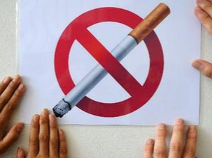 北京一男子在地铁车厢里吸烟，公交警方回应：已行政拘留！
