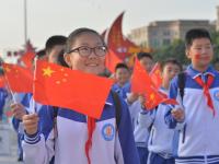 国旗笑脸相映红