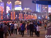 夜青岛，不打烊！黄金周前海一线游人如织