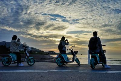 双节的第一缕阳光，在喜庆与祥和中醒来