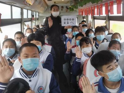 “大鼻子”变身“大讲堂”，控烟行动现身即墨校车车厢！