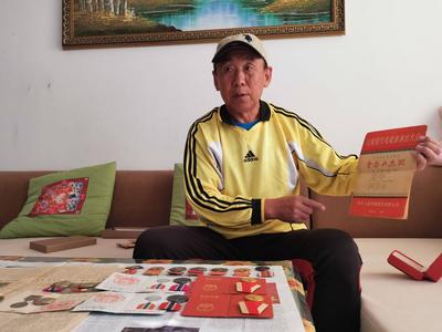 青岛市民李建平讲述父母抗美援朝故事：父亲李贵华是《奇袭白虎团》主创之一