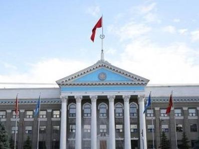 吉尔吉斯斯坦总理扎帕罗夫宣布将行使总统权力。