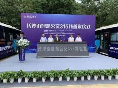 为防后车司机视线受阻，长沙公交车尾自带红绿灯，青岛什么时候有？