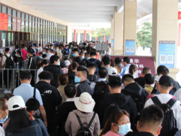 9月30日至10月2日，全国铁路连续三天发送旅客超千万人次