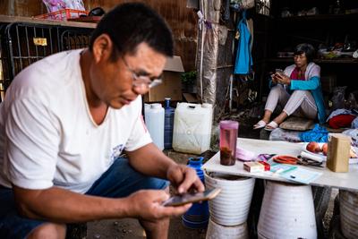 以花为生的中年青漂人 