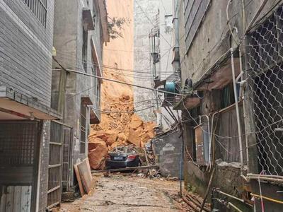 湖北恩施发生山体塌方！被困5人中，3名群众成功获救，1人轻伤送医，1人死亡